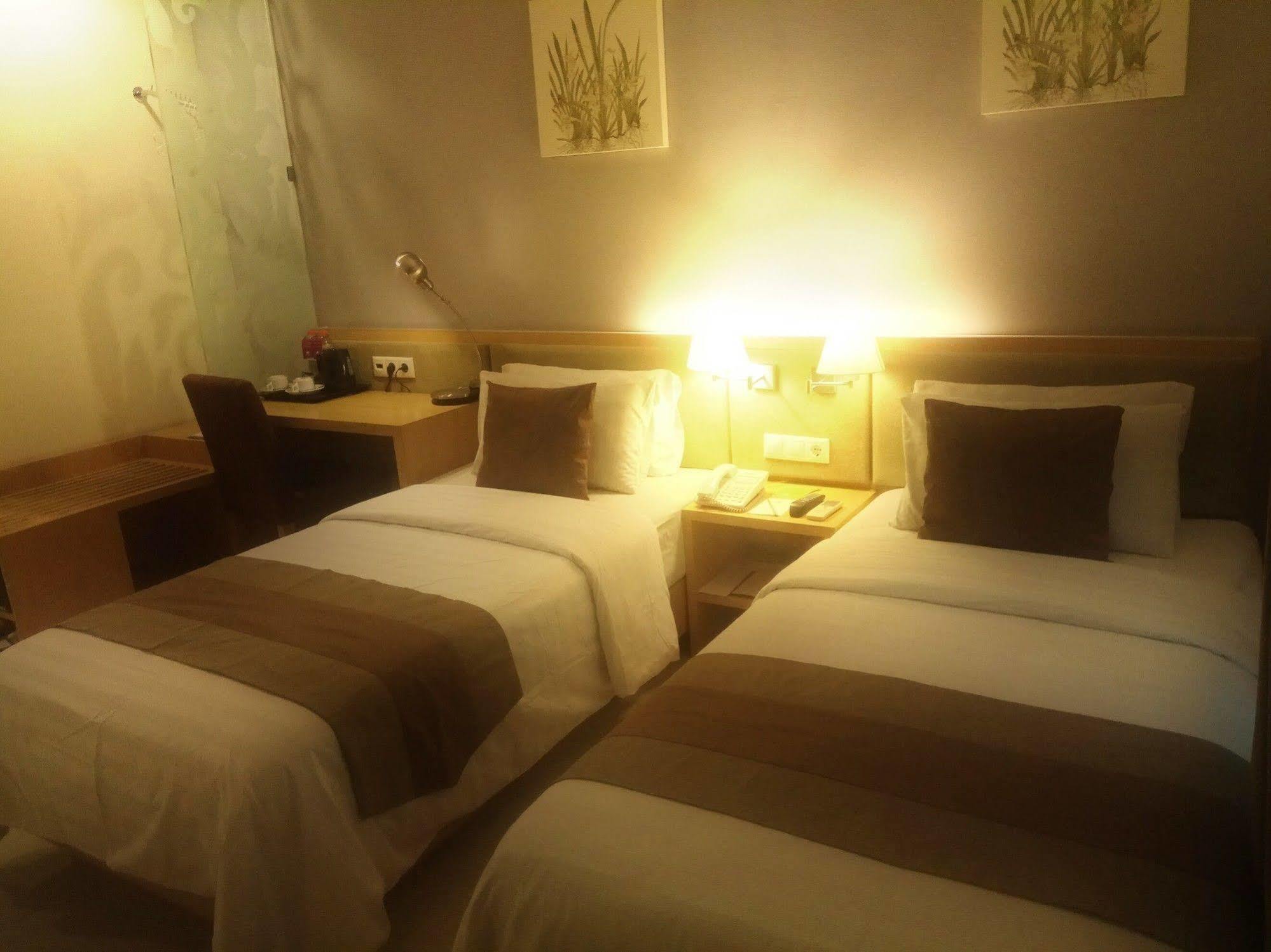 Hotel Anggrek Gandasari Bandung Exteriér fotografie